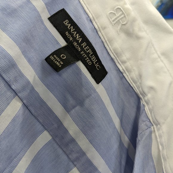 Womens Banana Republic Button Down Shirt Striped Blue and White Size 0 - Picture 3 of 4